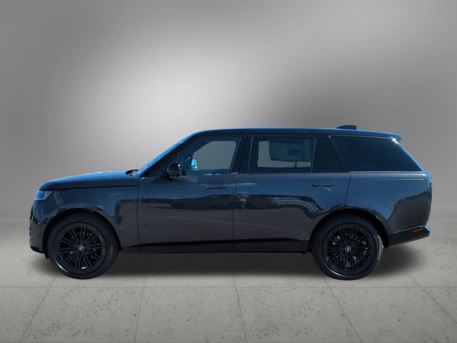 2025 Land Rover Range Rover SE photo 3