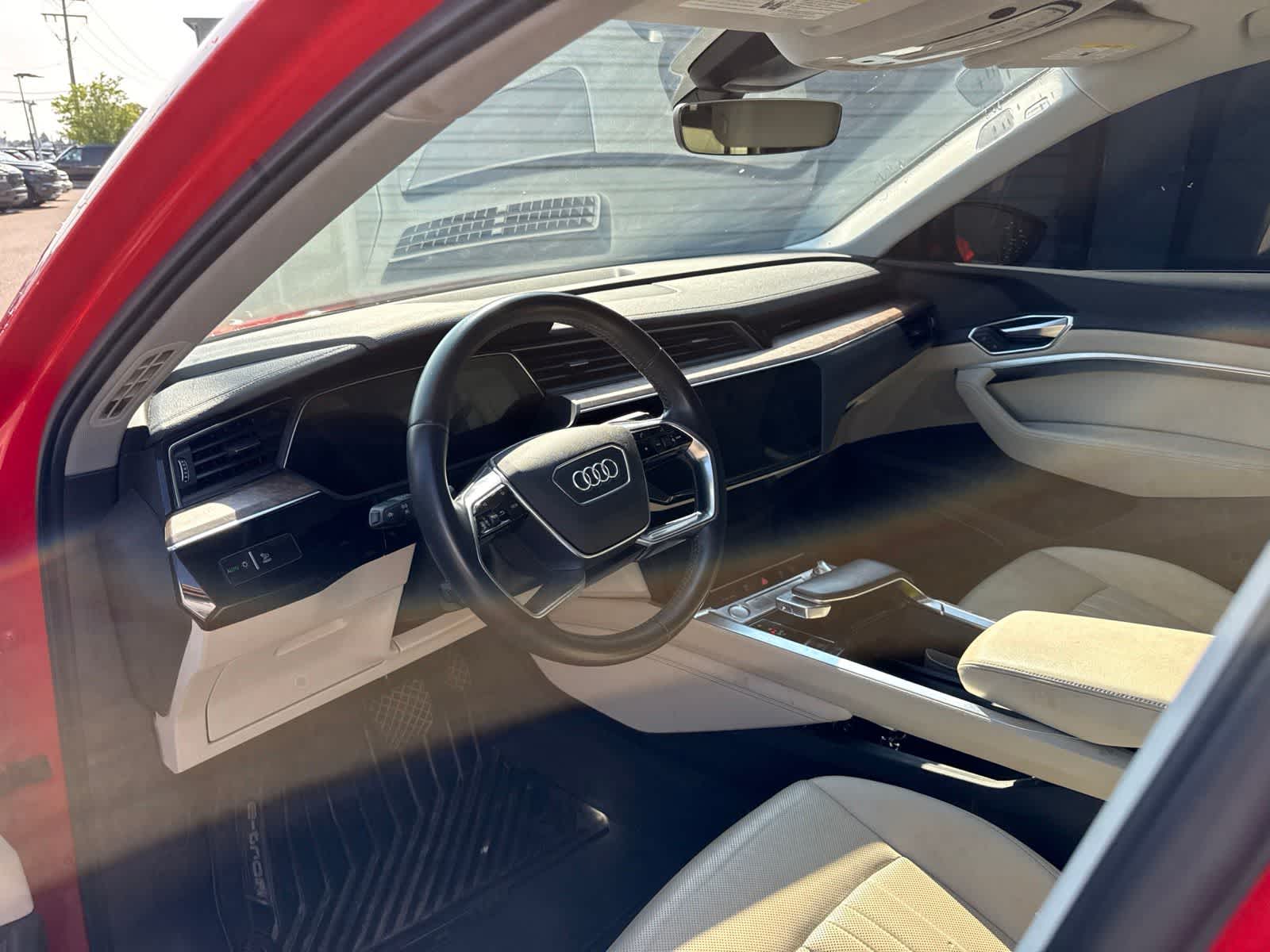 Thumbnail: 2019 Audi e-tron - 9
