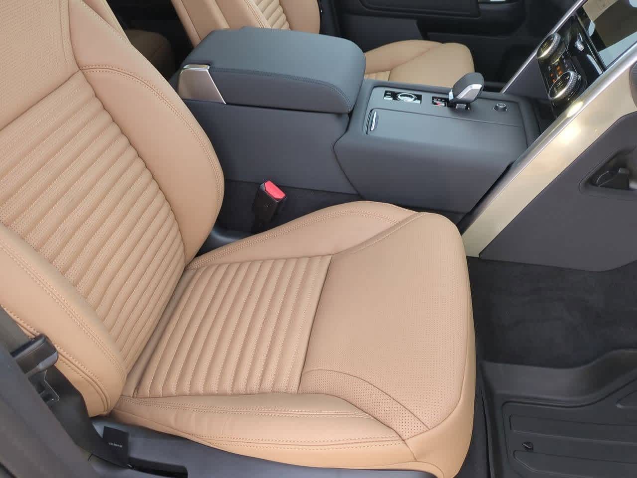 Thumbnail: 2026 Land Rover Discovery - 23