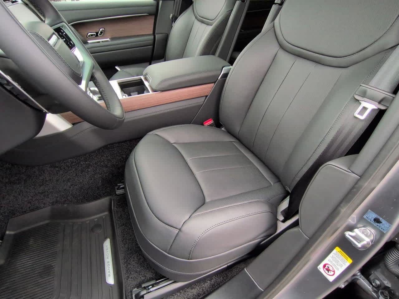 Thumbnail: 2026 Land Rover Range Rover - 16