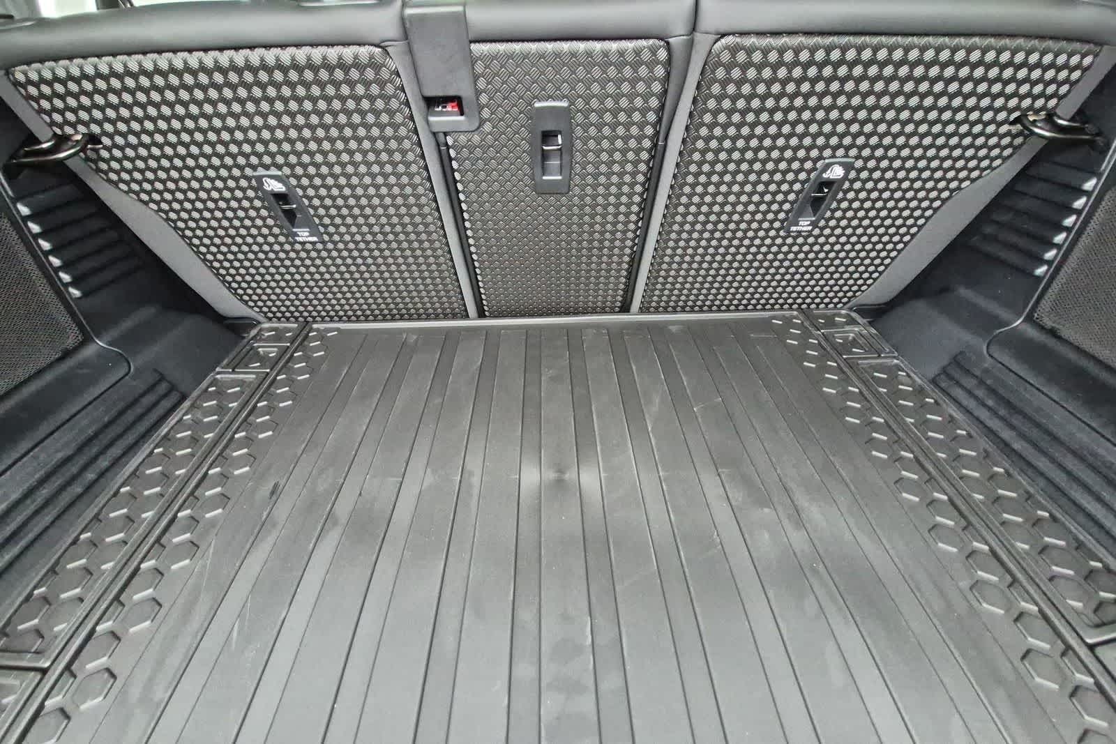 Thumbnail: 2026 Land Rover Defender - 35
