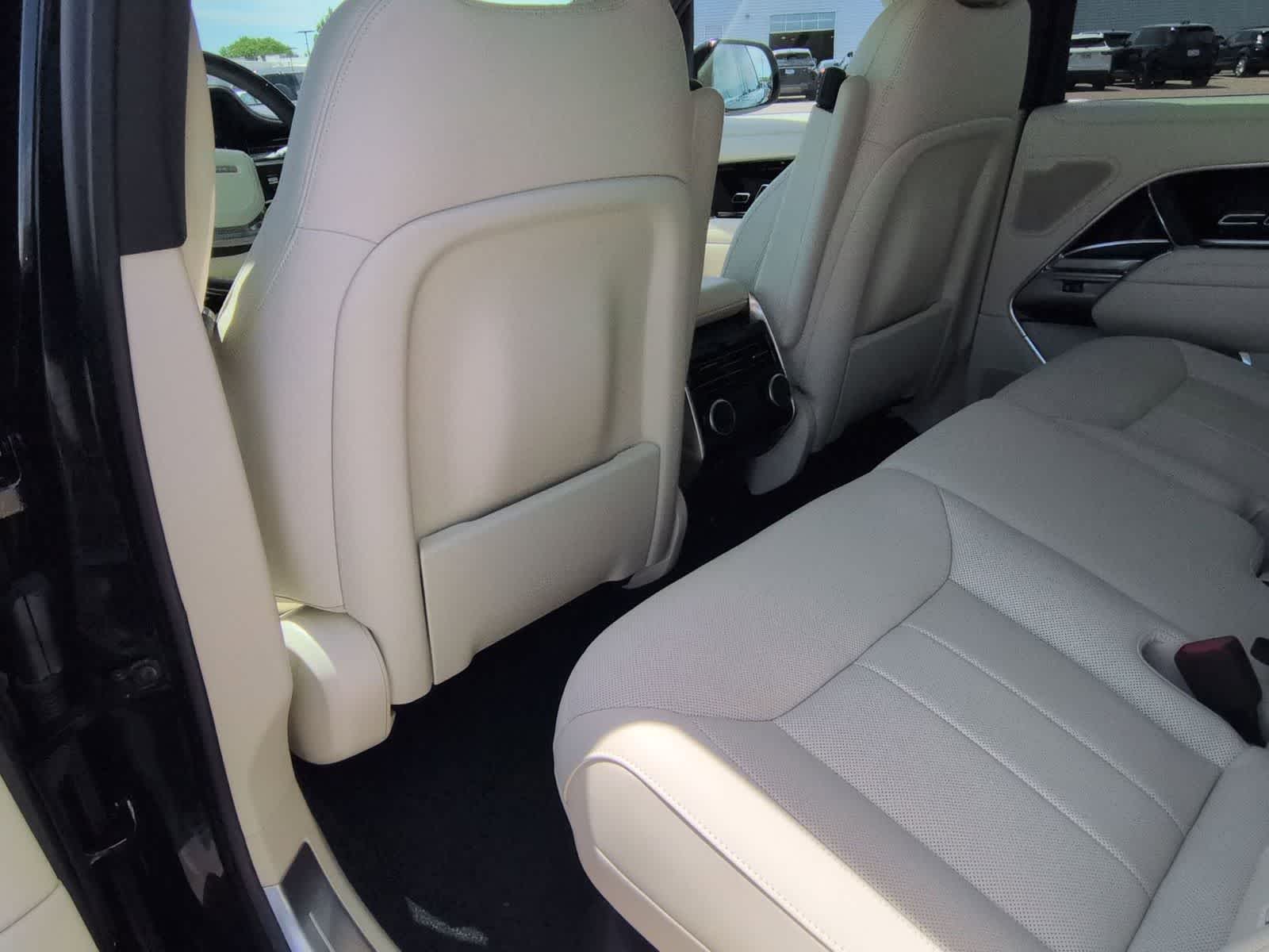 Thumbnail: 2025 Land Rover Range Rover - 18