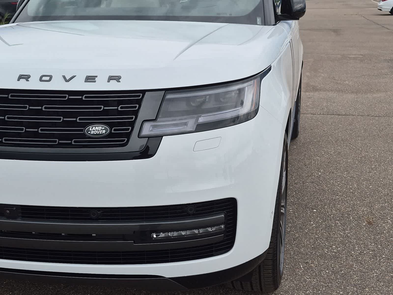 Thumbnail: 2026 Land Rover Range Rover - 10