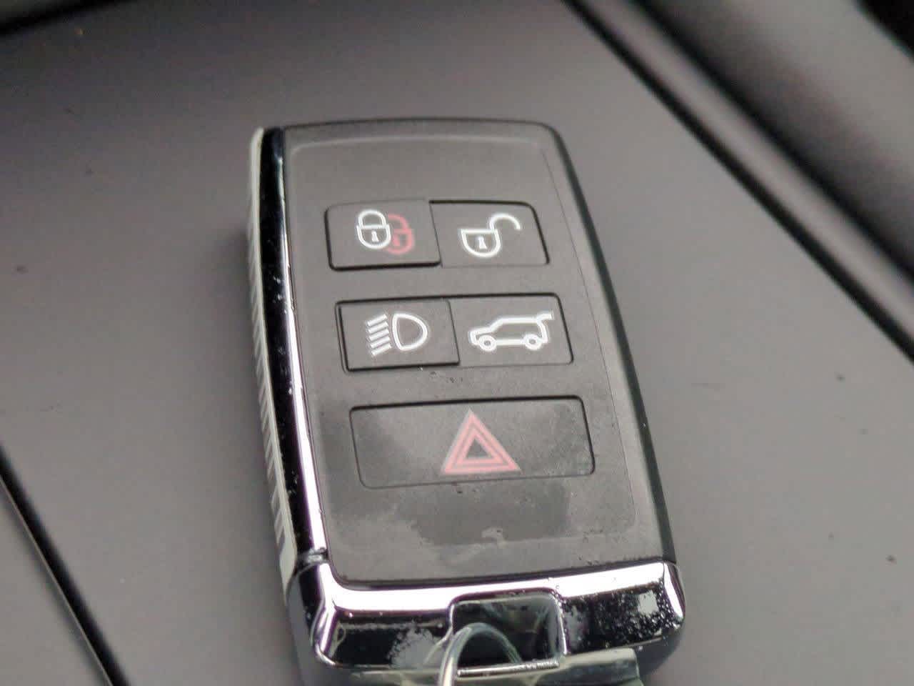 Thumbnail: 2026 Land Rover Discovery - 35