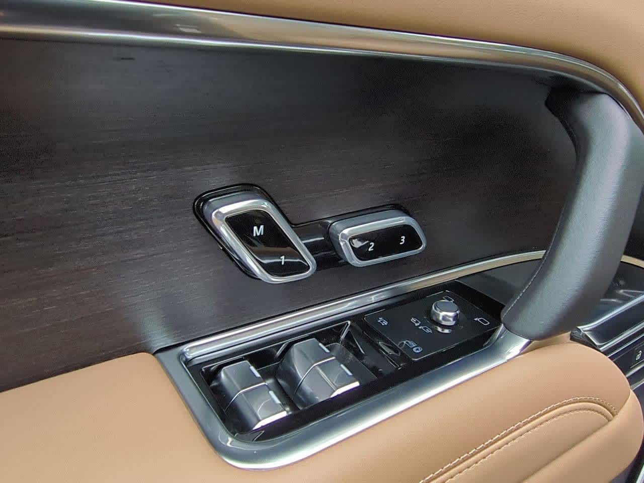 Thumbnail: 2025 Land Rover Range Rover - 17