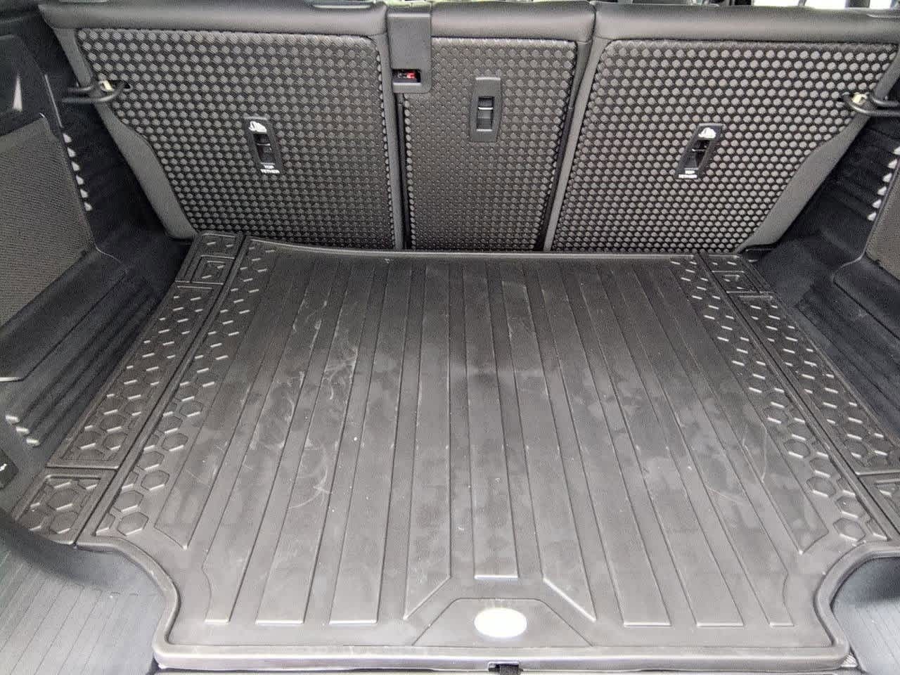 Thumbnail: 2026 Land Rover Defender - 36