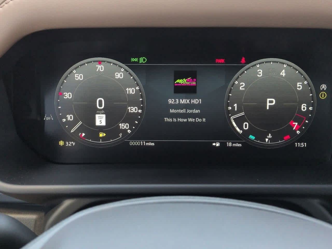 Thumbnail: 2025 Land Rover Defender - 35