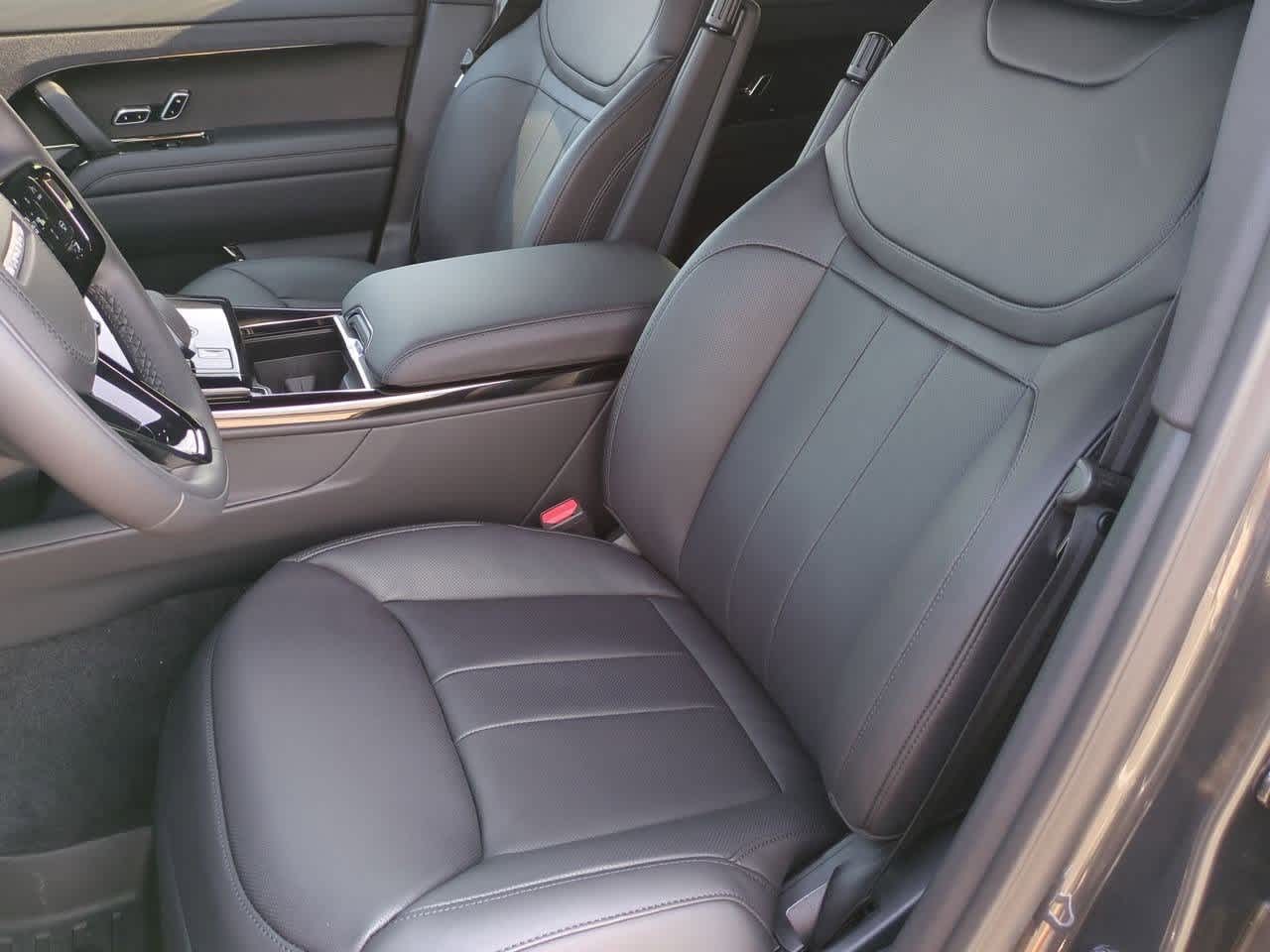 Thumbnail: 2025 Land Rover Range Rover Sport - 14