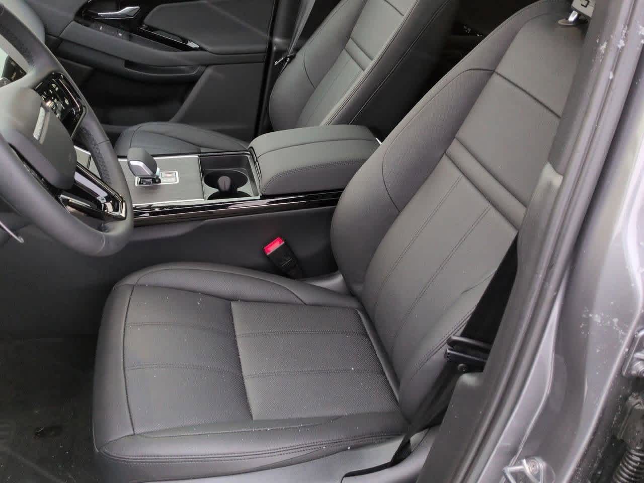 Thumbnail: 2026 Land Rover Range Rover Evoque - 16