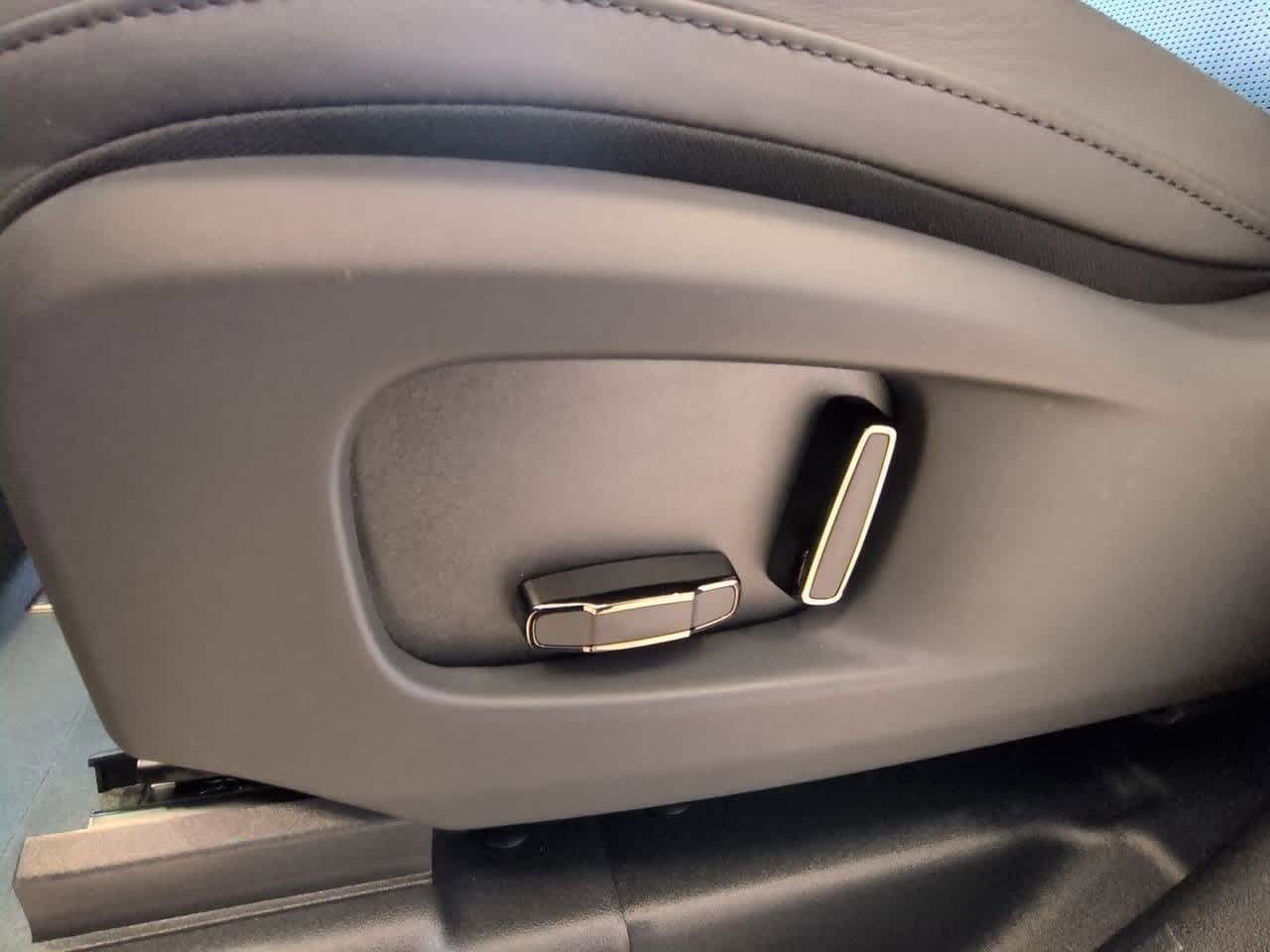 Thumbnail: 2026 Land Rover Defender - 17