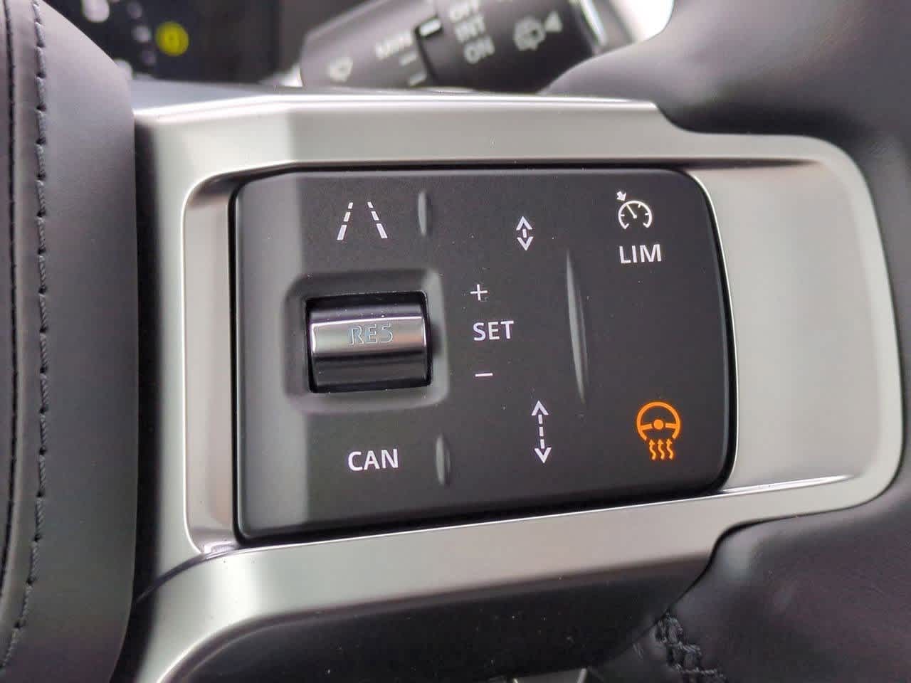 Thumbnail: 2026 Land Rover Discovery - 26