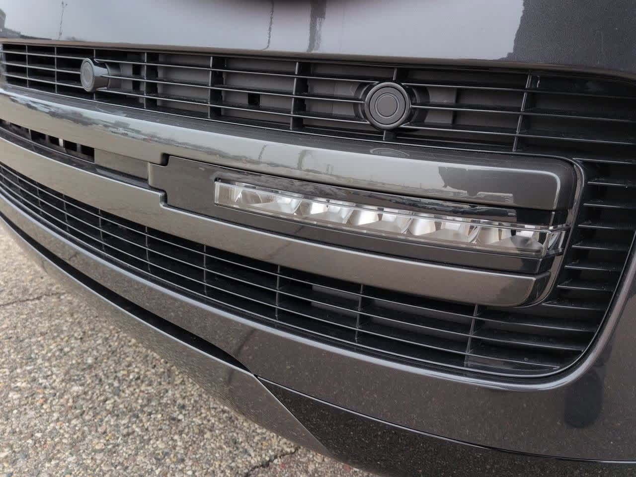 Thumbnail: 2026 Land Rover Range Rover - 10