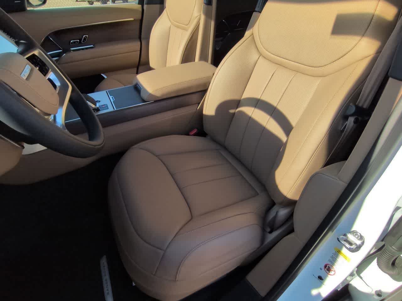 Thumbnail: 2026 Land Rover Range Rover - 16