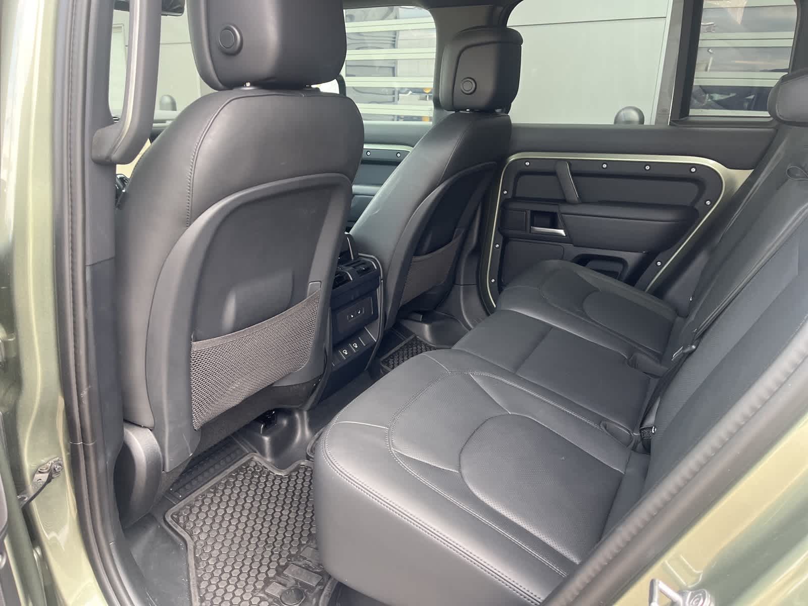 2025 Land Rover Defender 110 S photo 3