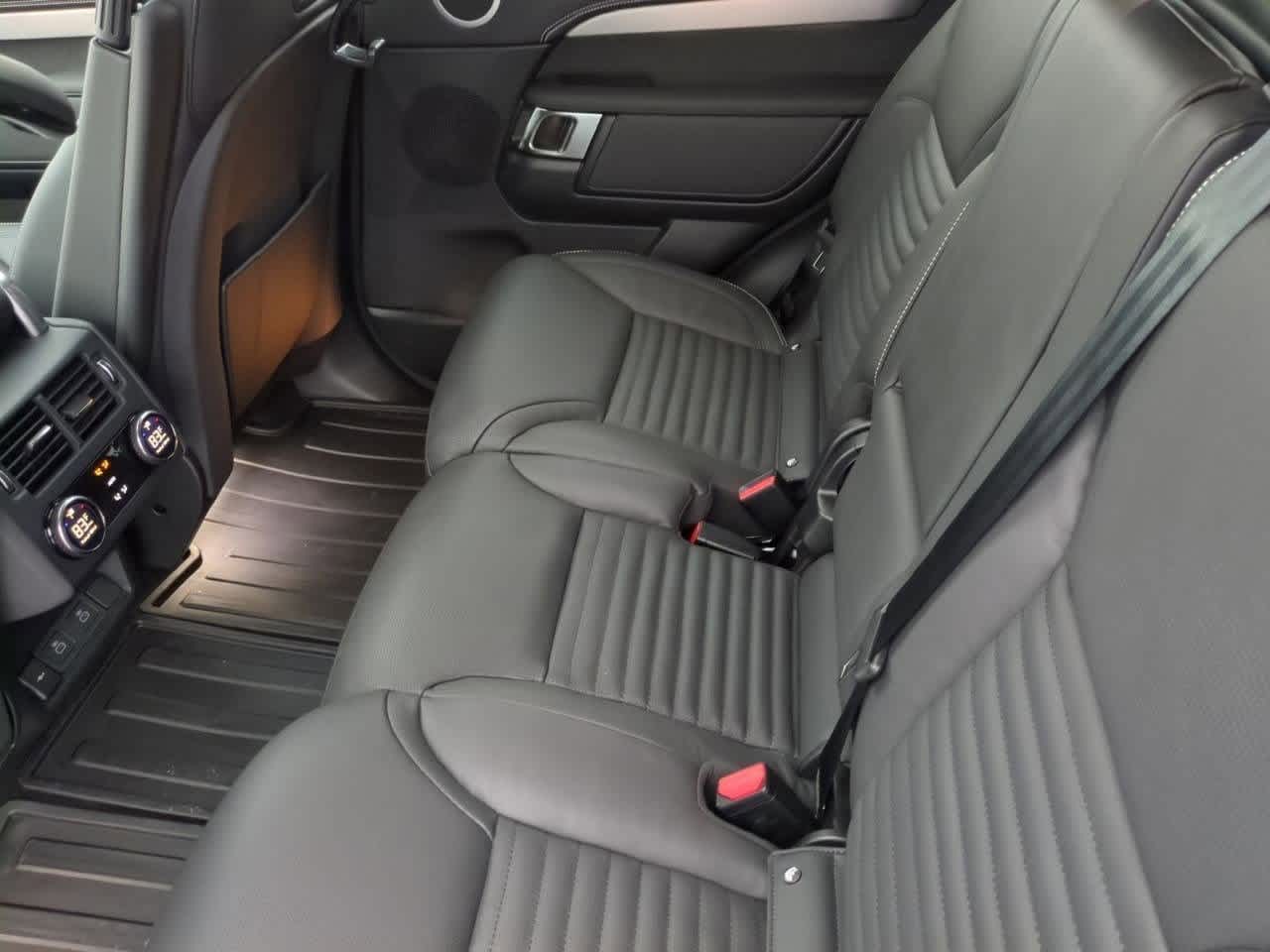 Thumbnail: 2026 Land Rover Discovery - 20