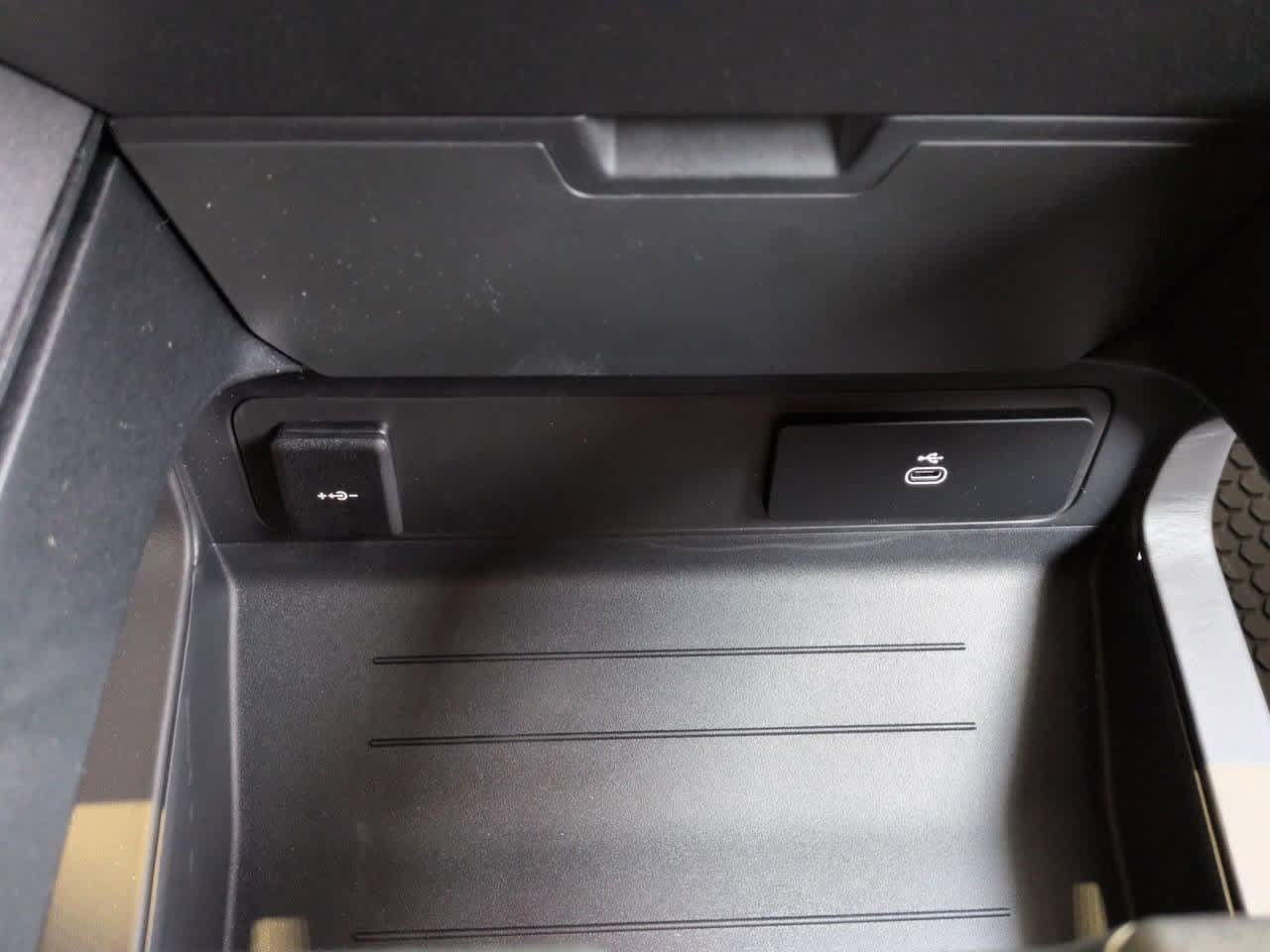 Thumbnail: 2026 Land Rover Defender - 33