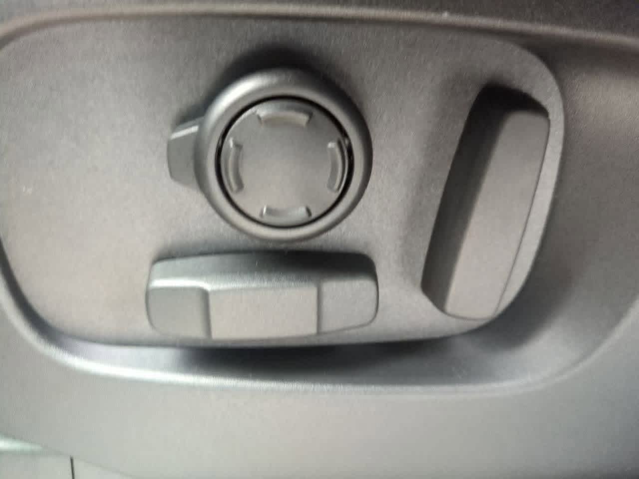 Thumbnail: 2026 Land Rover Discovery - 17