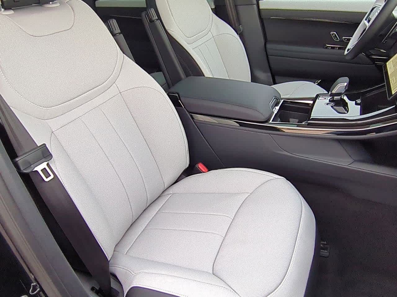 Thumbnail: 2025 Land Rover Range Rover Sport - 20