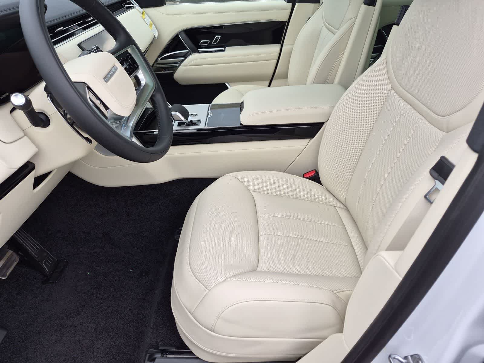 Thumbnail: 2026 Land Rover Range Rover - 16