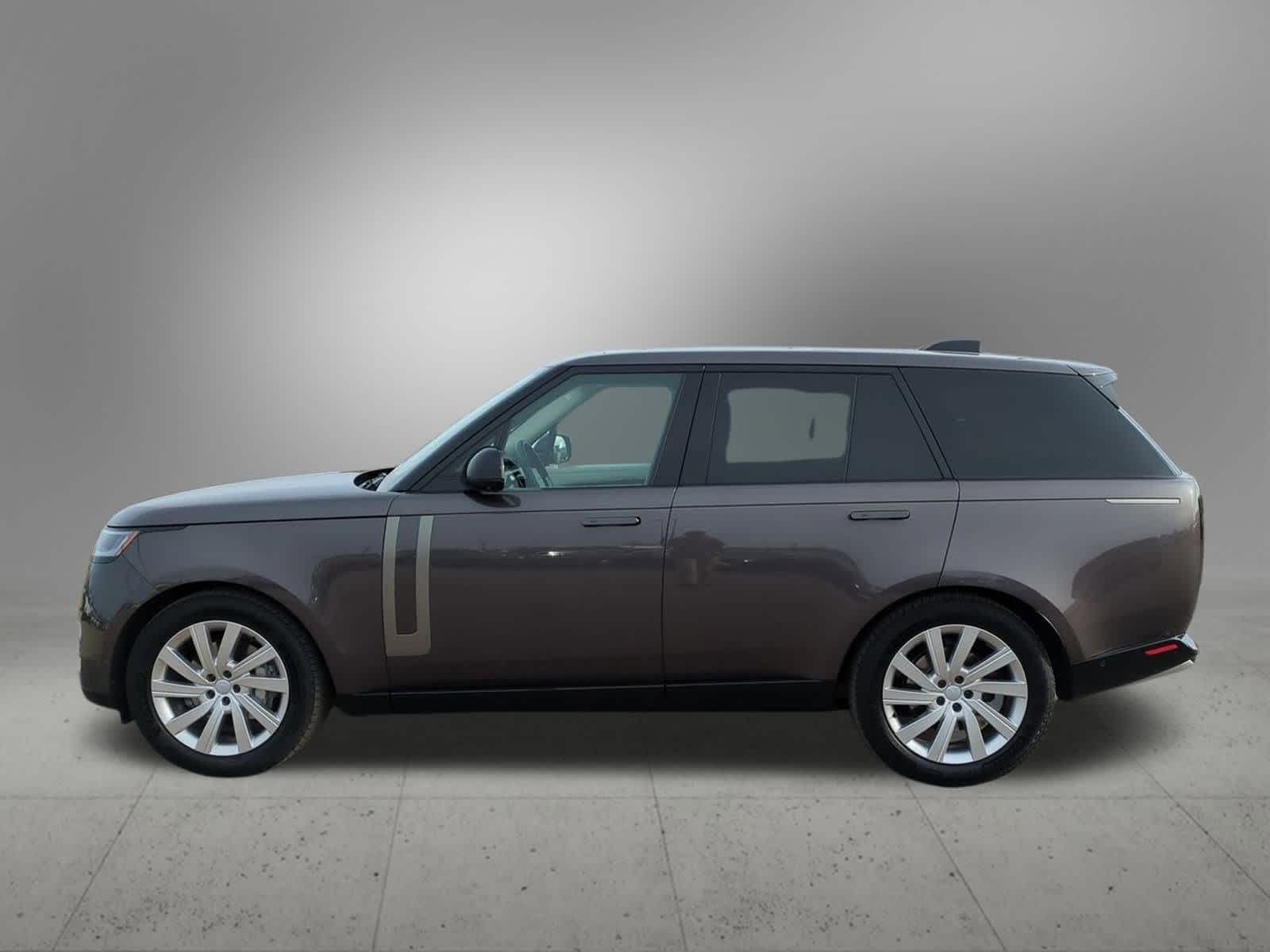 2024 Land Rover Range Rover SE photo 3