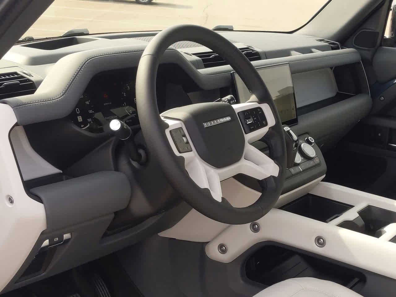 2025 Land Rover Defender X-Dynamic SE photo 2