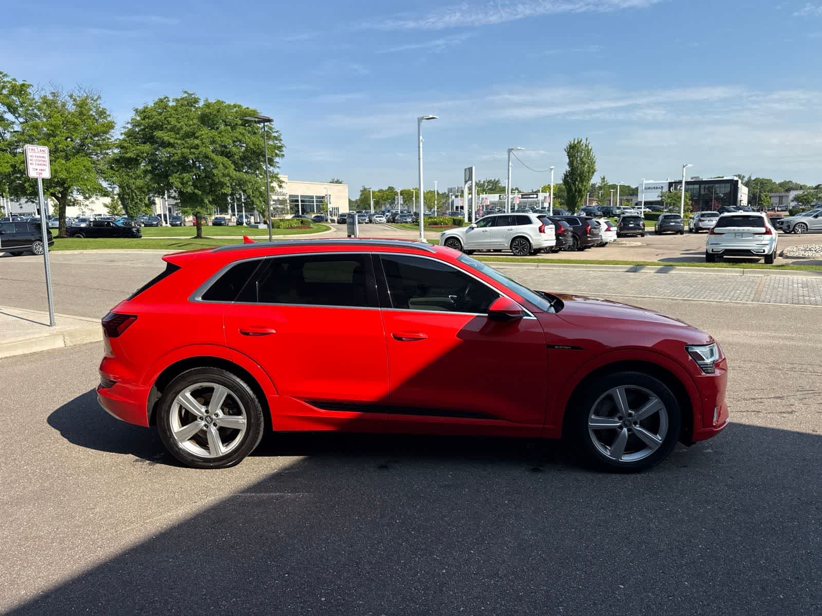 Thumbnail: 2019 Audi e-tron - 6