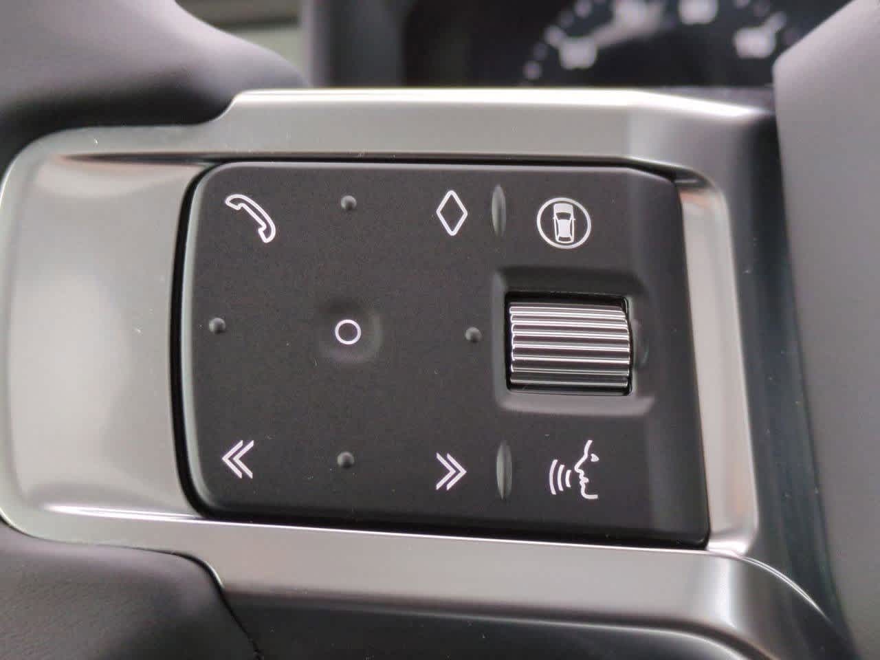 Thumbnail: 2026 Land Rover Discovery - 25