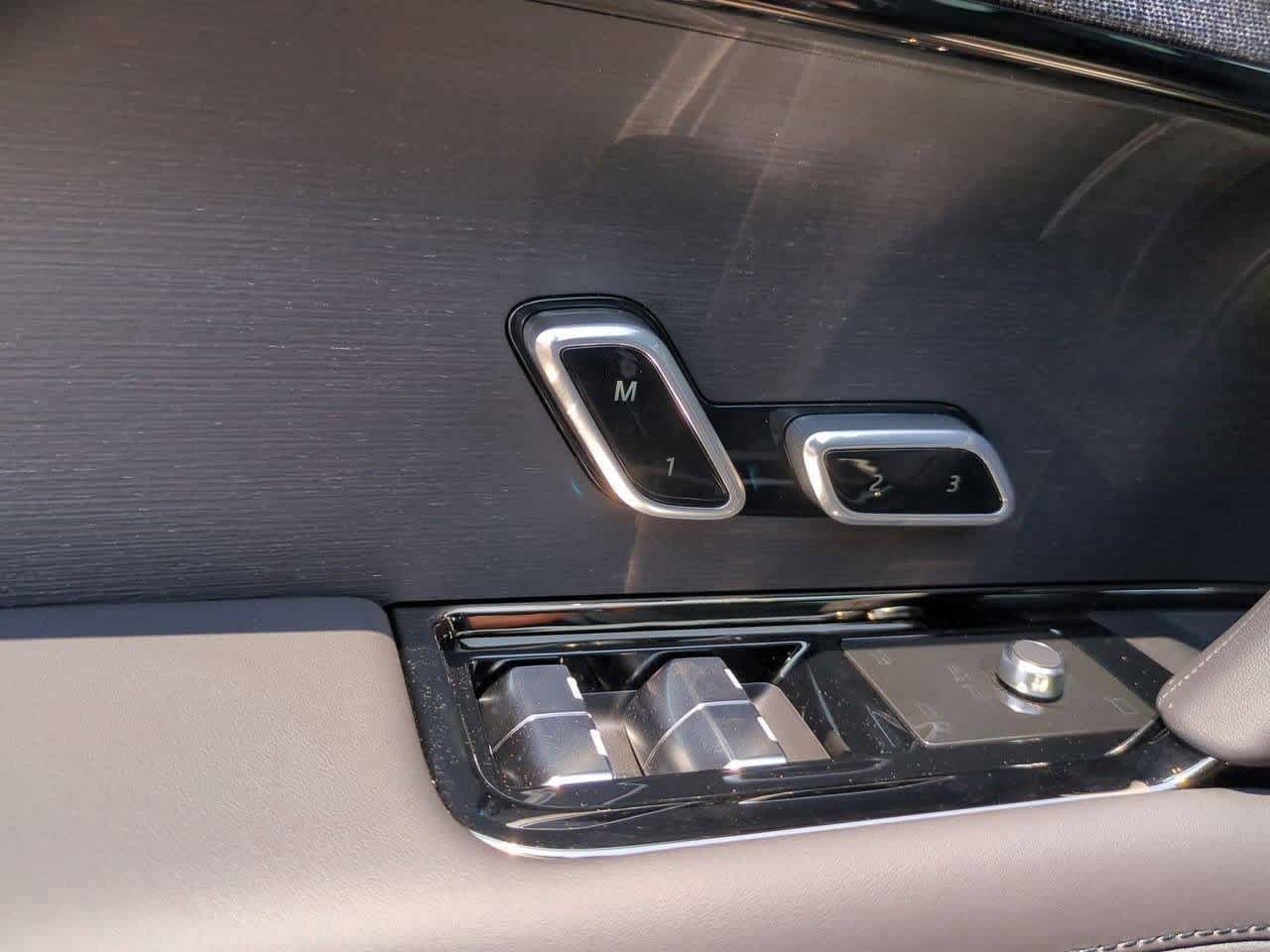 Thumbnail: 2025 Land Rover Range Rover Sport - 15