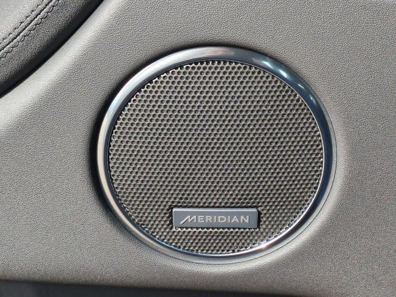 Thumbnail: 2025 Land Rover Discovery Sport - 32
