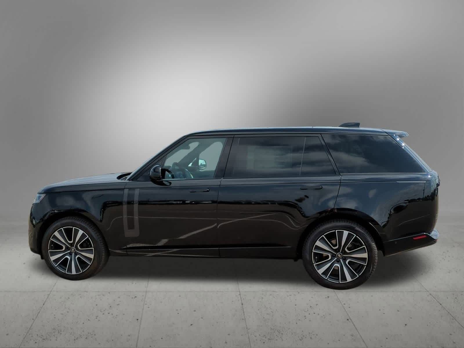 2025 Land Rover Range Rover SE photo 3