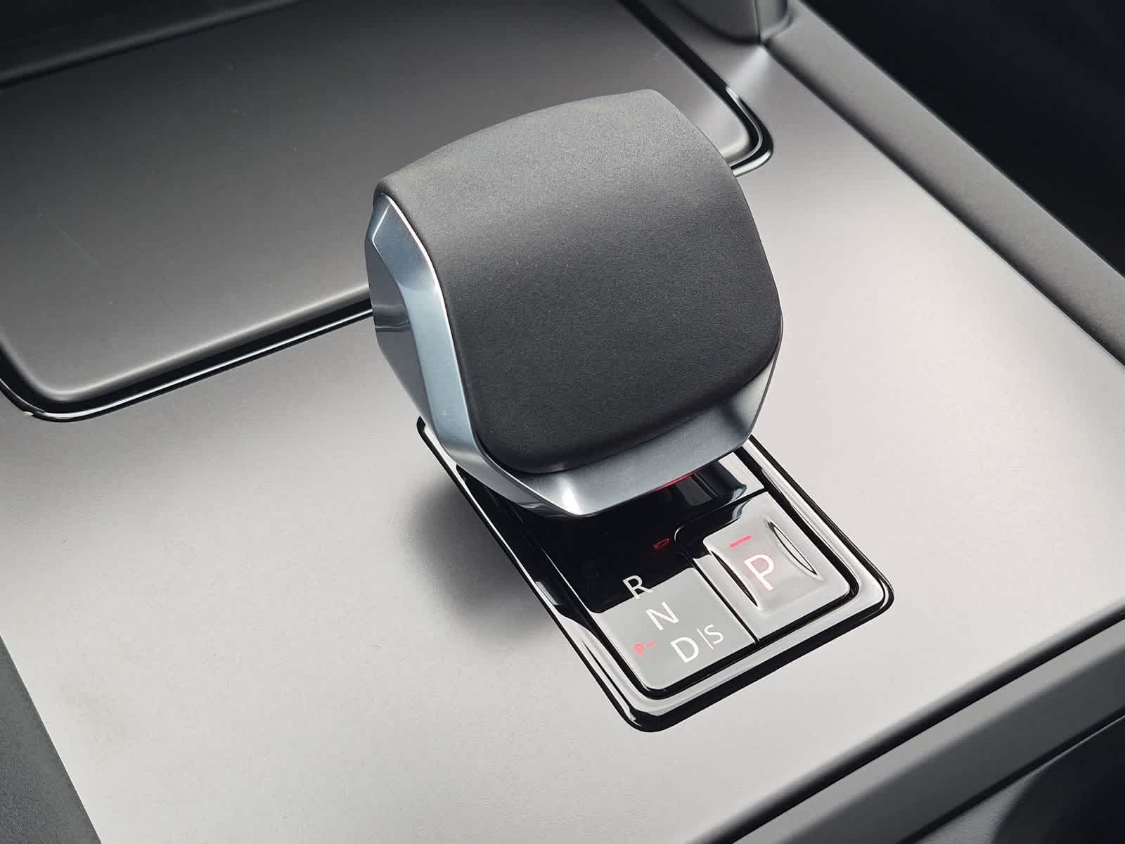 Thumbnail: 2026 Land Rover Discovery Sport - 33