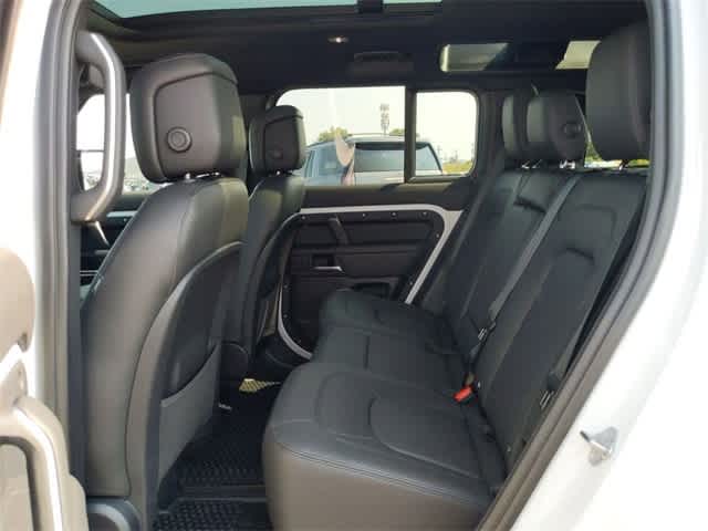 2025 Land Rover Defender 110 17