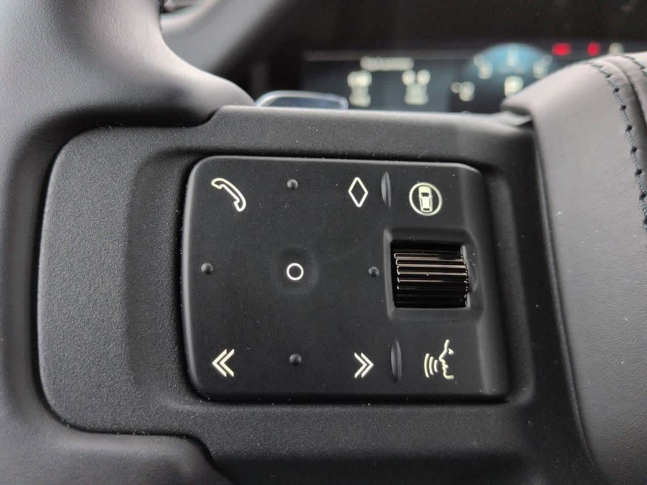 Thumbnail: 2025 Land Rover Defender - 25