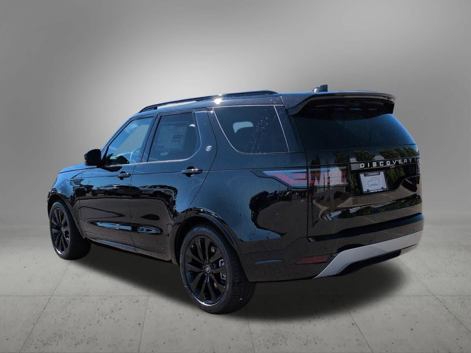 2026 Land Rover Discovery photo 4