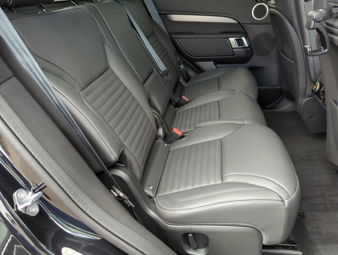 2025 Land Rover Discovery Dynamic SE 19