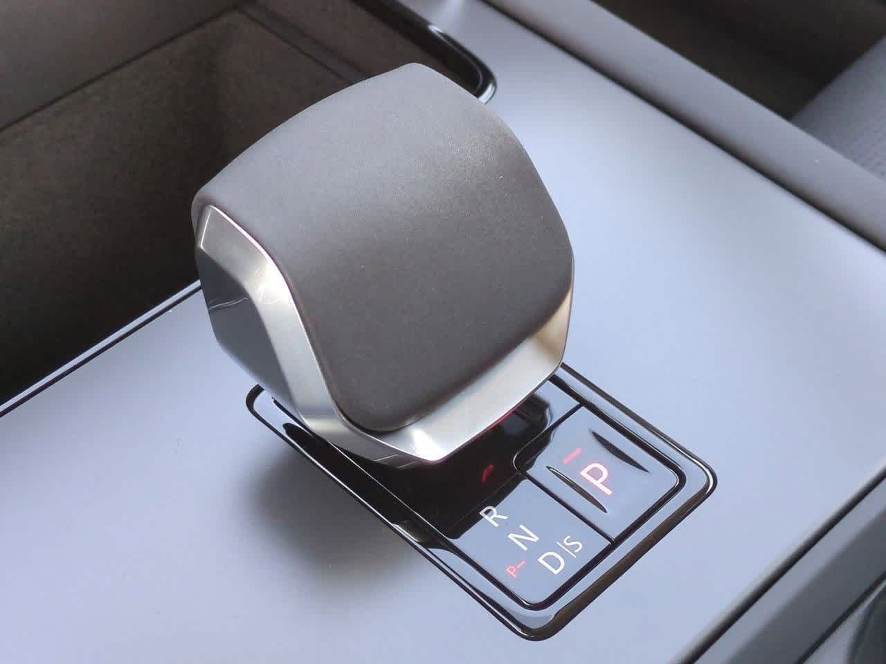 Thumbnail: 2025 Land Rover Discovery Sport - 34
