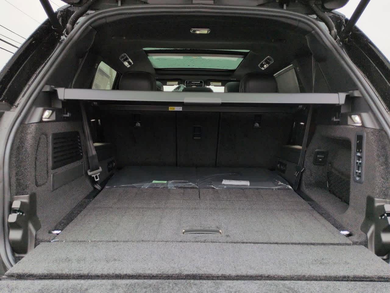 Thumbnail: 2026 Land Rover Range Rover - 36