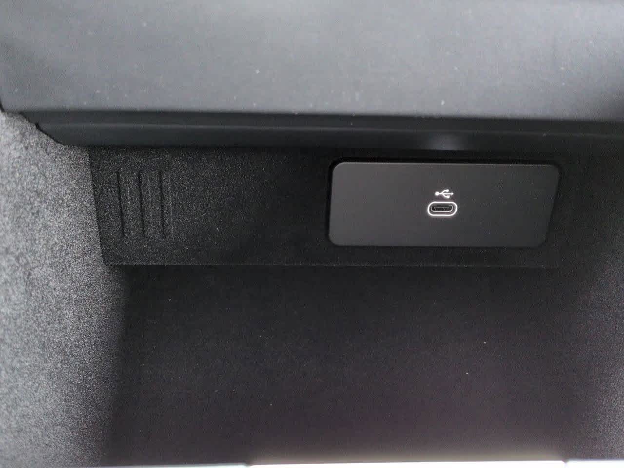 Thumbnail: 2026 Land Rover Range Rover Sport - 32