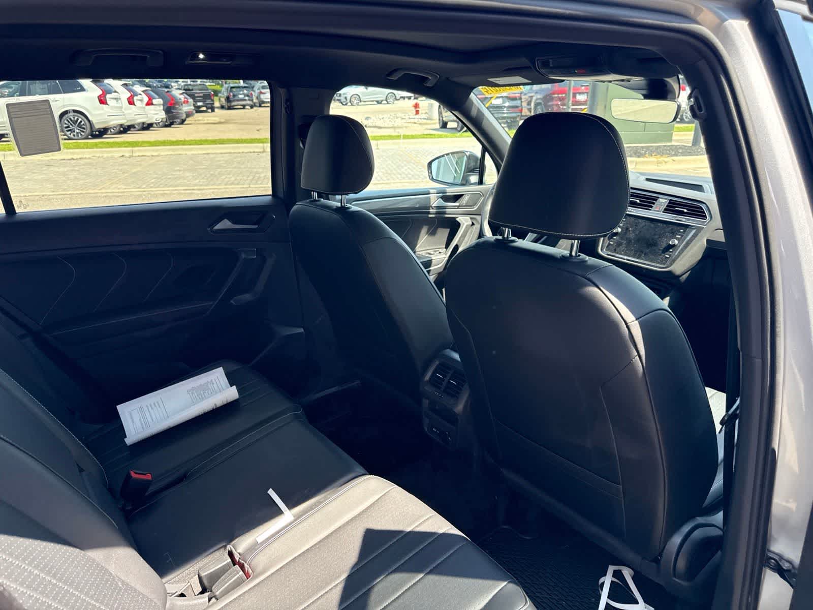 Thumbnail: 2022 Volkswagen Tiguan - 12