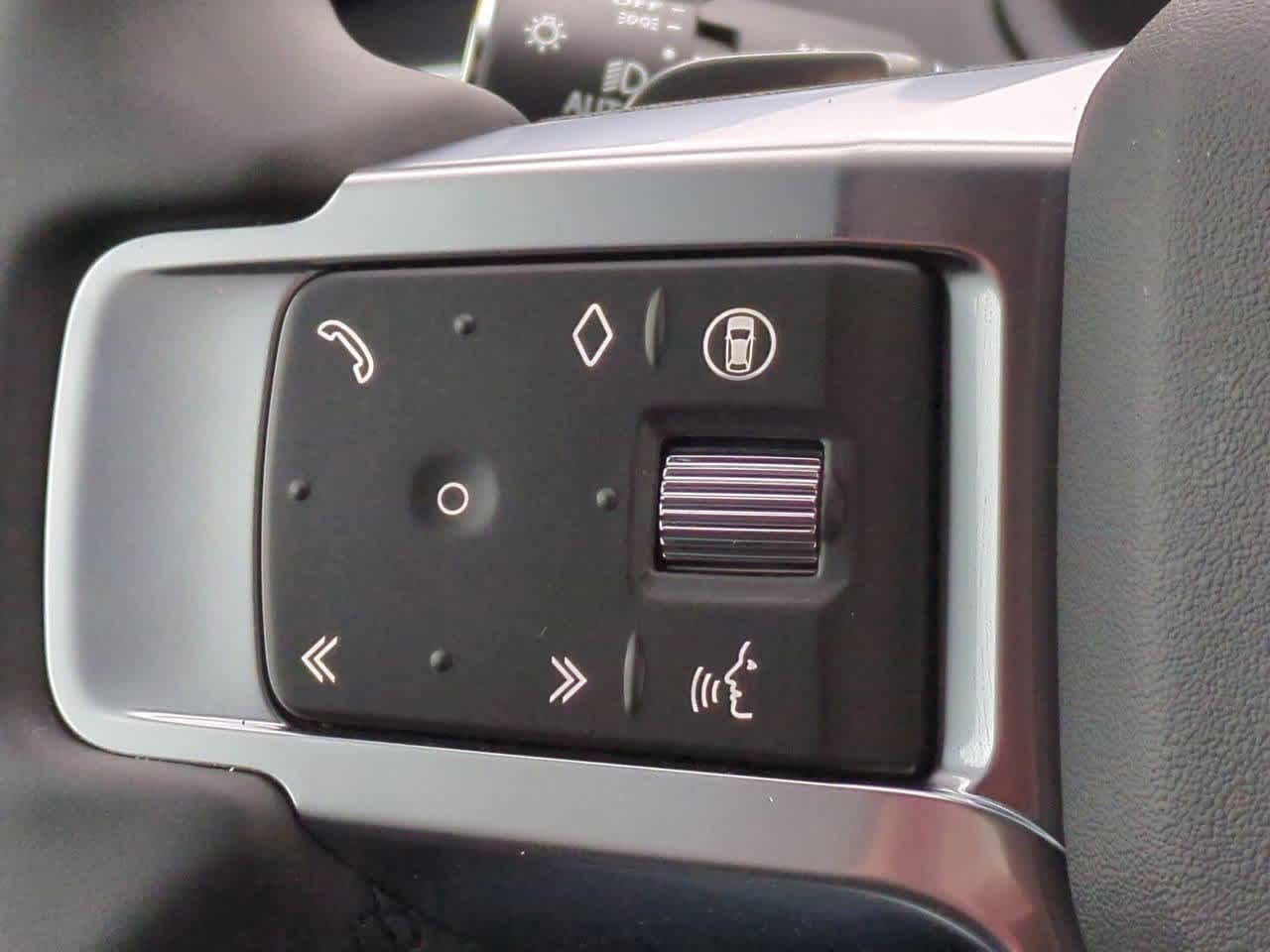 Thumbnail: 2026 Land Rover Discovery - 25