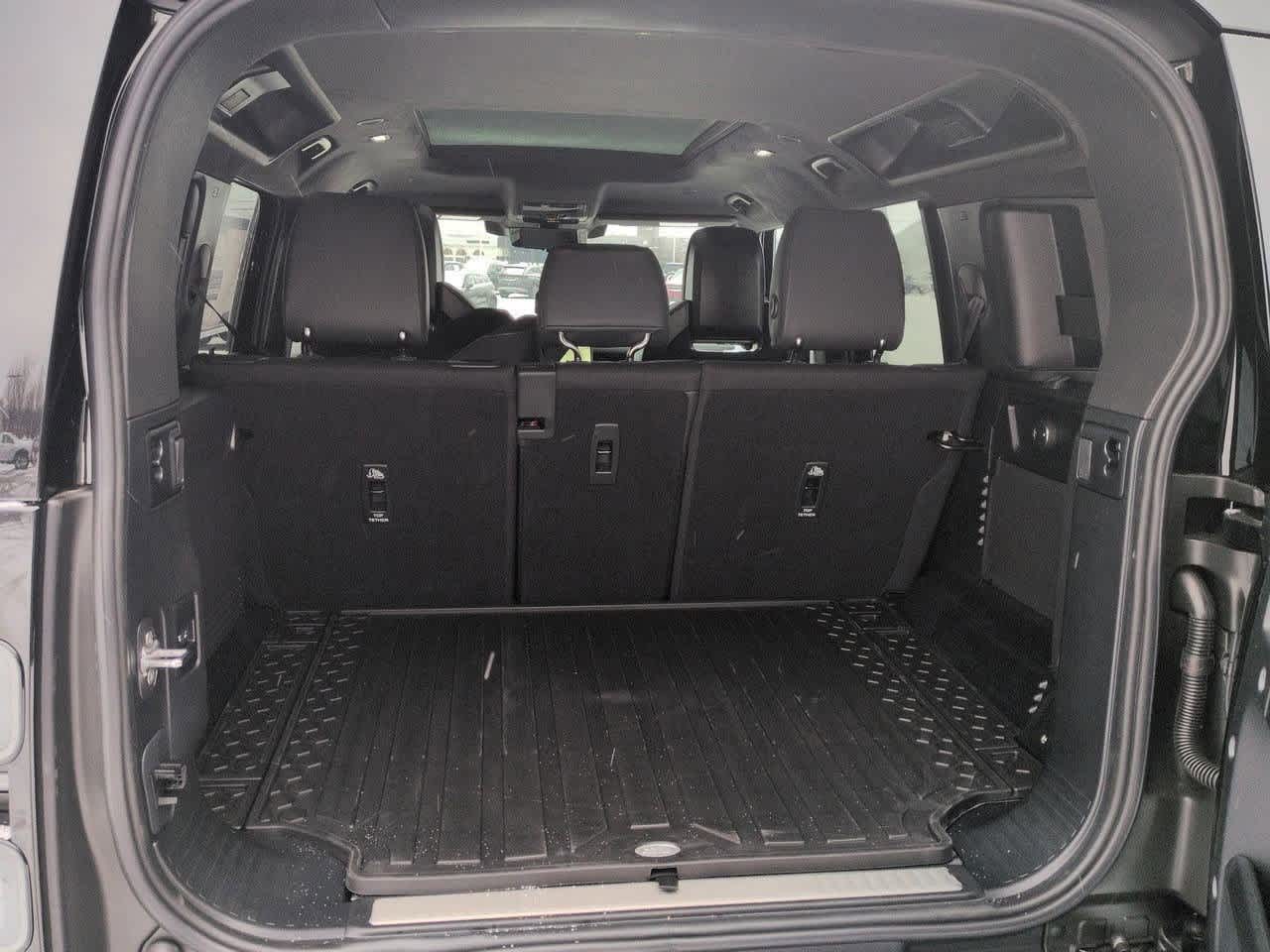 Thumbnail: 2025 Land Rover Defender - 36