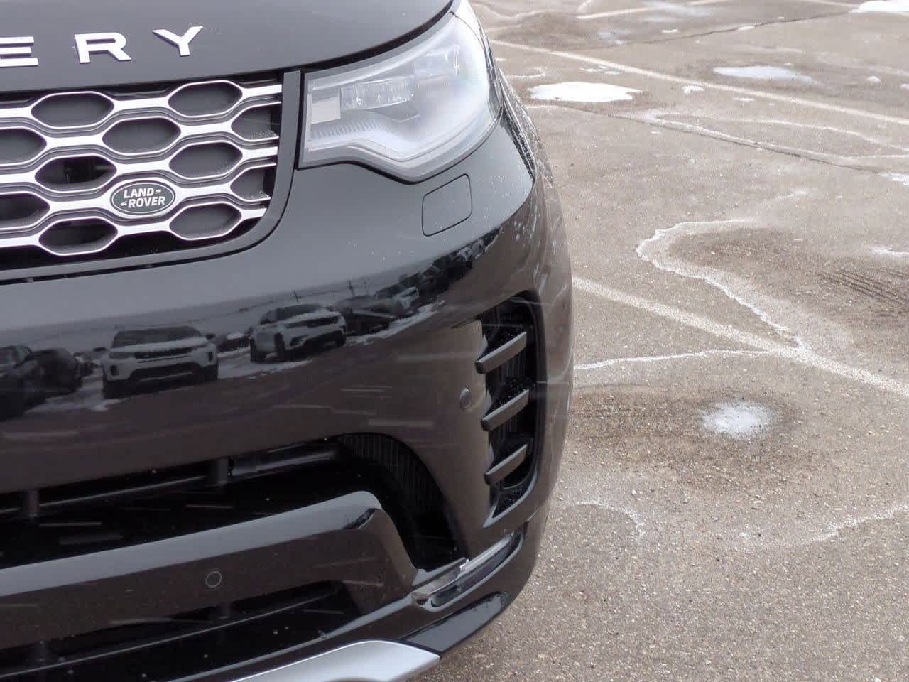 Thumbnail: 2026 Land Rover Discovery - 10