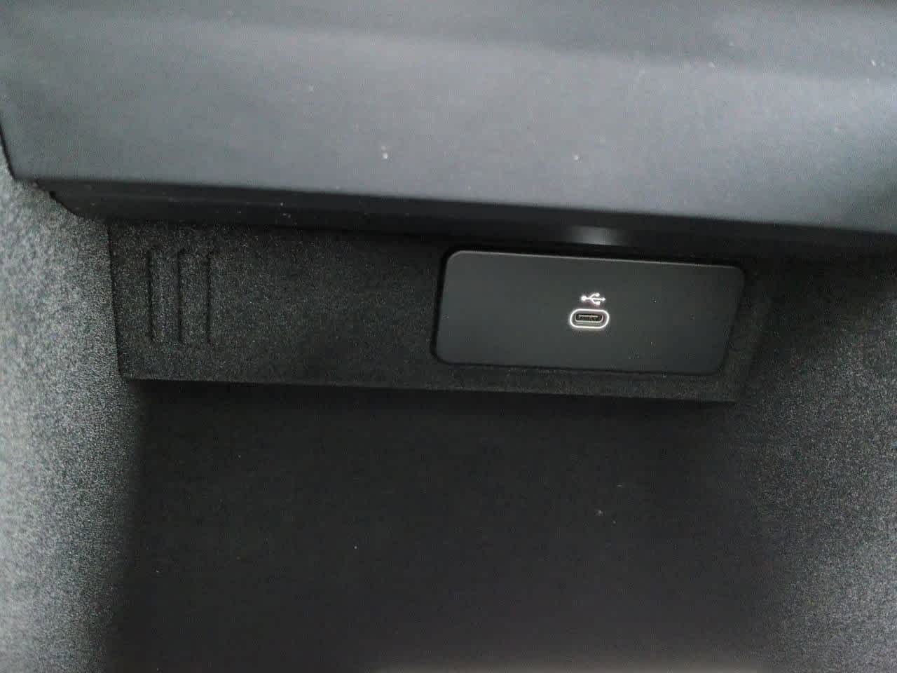 Thumbnail: 2026 Land Rover Range Rover Sport - 31