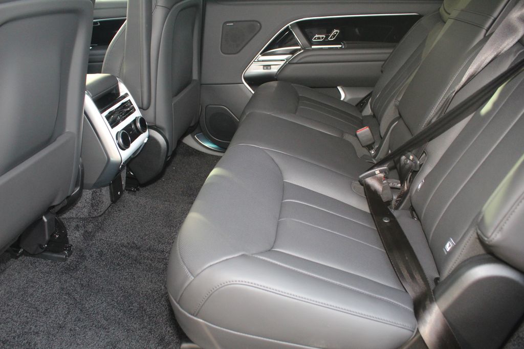 2026 Land Rover Range Rover SE - Photo 11
