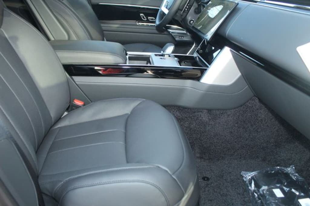 New 2026 Land Rover Range Rover SE SUV