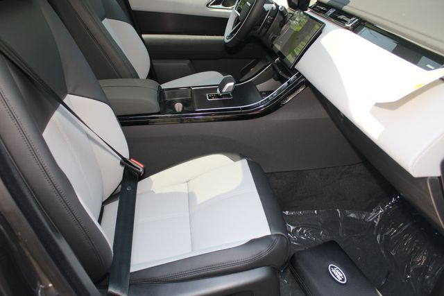 2026 Land Rover Range Rover Velar Dynamic SE