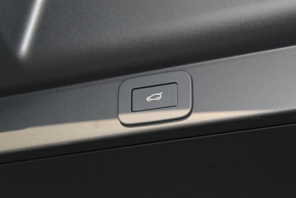 2026 Land Rover Range Rover SE - Photo 13