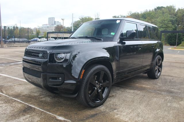 2025 Land Rover Defender V8's photo