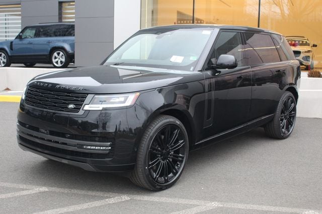2026 Land Rover Range Rover SE's photo