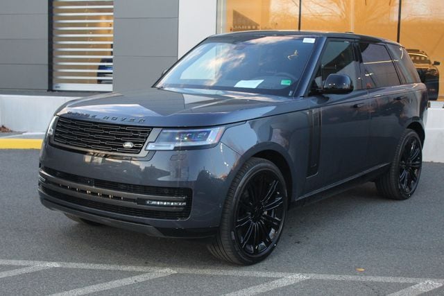 2026 Land Rover Range Rover SE's photo